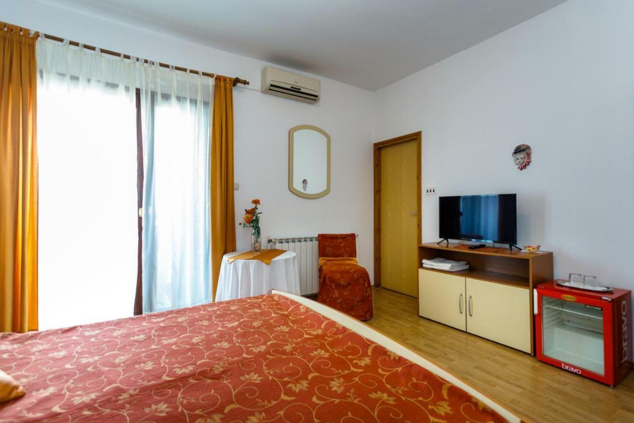 Rooms Mimi Krk Town Exterior foto
